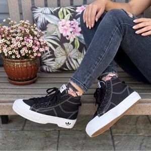 Adidas original Nizza Trek Women’s 8.5 Black White High-Top Sneakers Boot